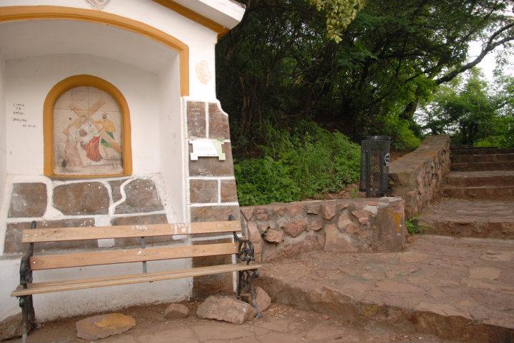 De klim naar Cerro San Bernardo met bemoedigende beelden van de kruisgang