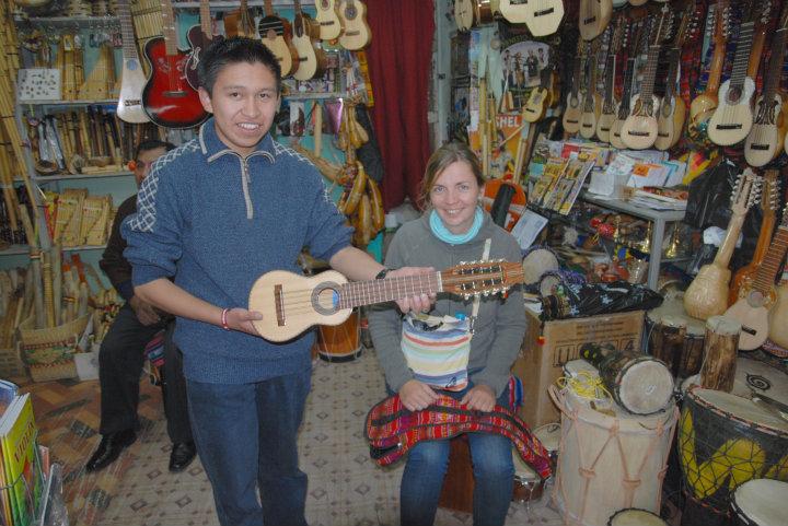 Een Boliviaanse gitaar (charango) kopen