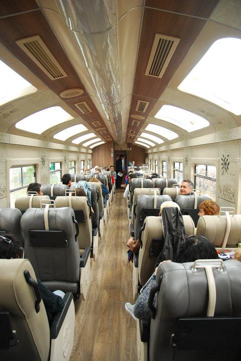 In de dure trein op weg naar Machu Picchu