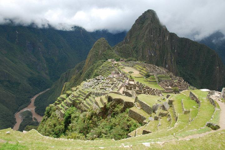 Overzicht vanaf Machu Picchu Mountain over de Incastad