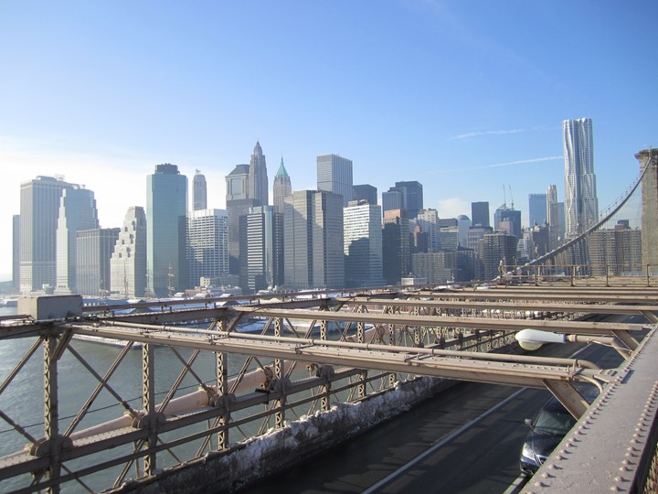 Udsigten over Lower Manhattan fra broen